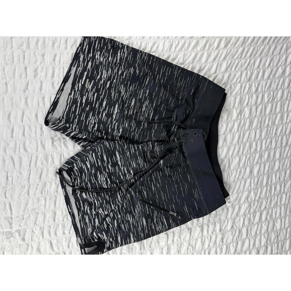 Lululemon Board Shorts Men's 36 Black White El Current Swim Trunks Lined Stretch